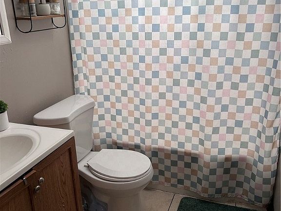 4th image of 569 Miller St