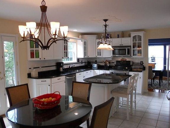 4th image of 611 Robinson Place Ct