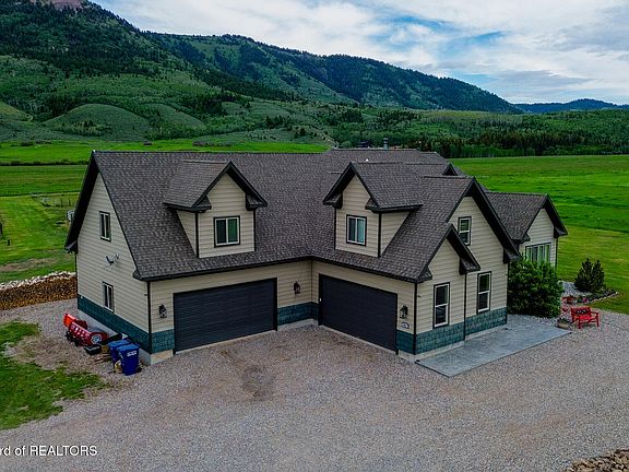 4th image of 61 Astorian Ln