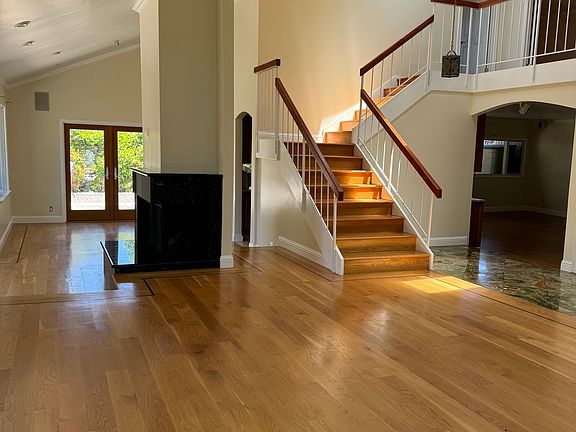 4th image of 990 De Soto Ln
