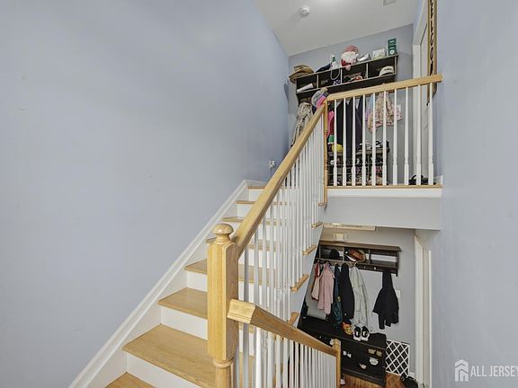 5th image of 149 Bellair Pl