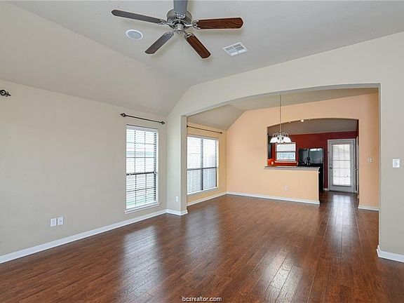 2nd image of 2035 Autumn Lake Dr