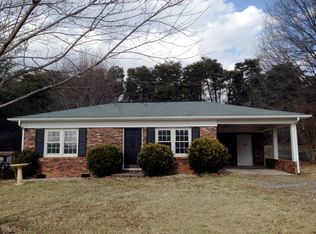 1005 Village Cir, Hickory, NC 28602