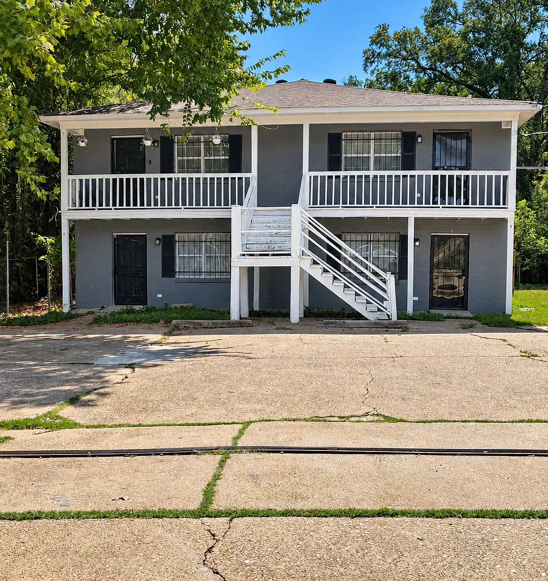 3 bed, 1.5 bath, 1000 sqft, $900 — Photo 1