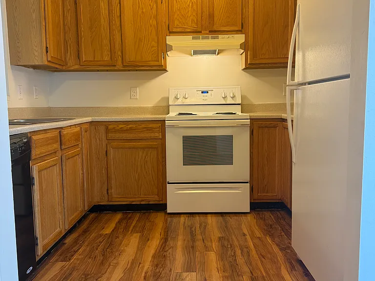 1473 W Allen St — Photo 11