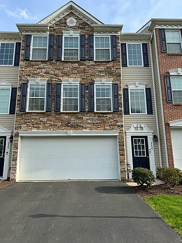 240 Grace Manor Dr Photo 1