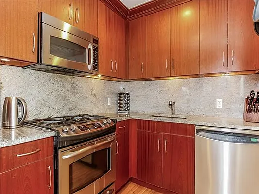 Sold by Avenue Sotheby's International Realty | media 11