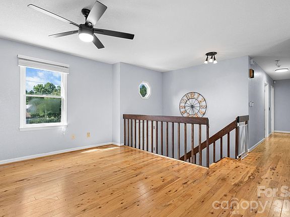 4th image of 804 Southside Ct