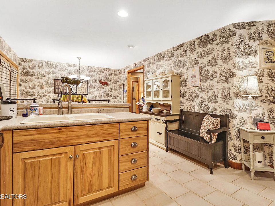 10th image of 426 Allen Dr