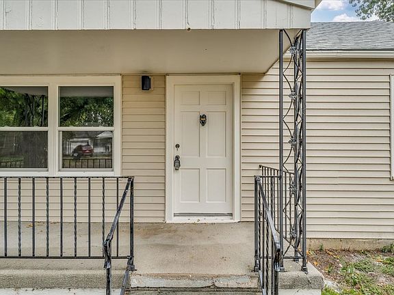 3rd image of 804 S Bleckley Dr