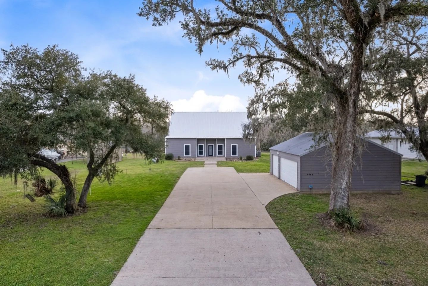 4 bed, $8,000 — Photo 1