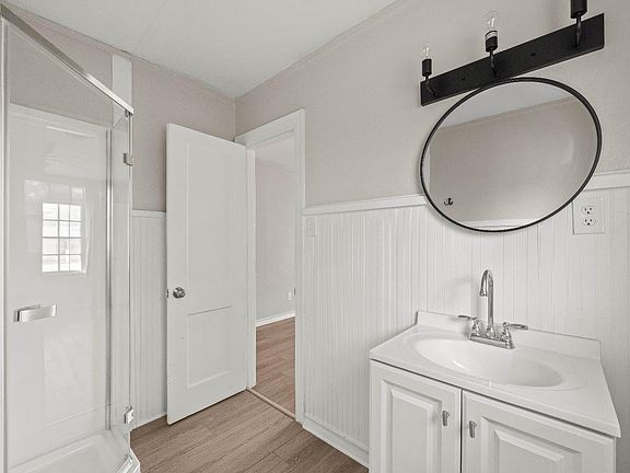 5th image of 1912 22nd St #202501429