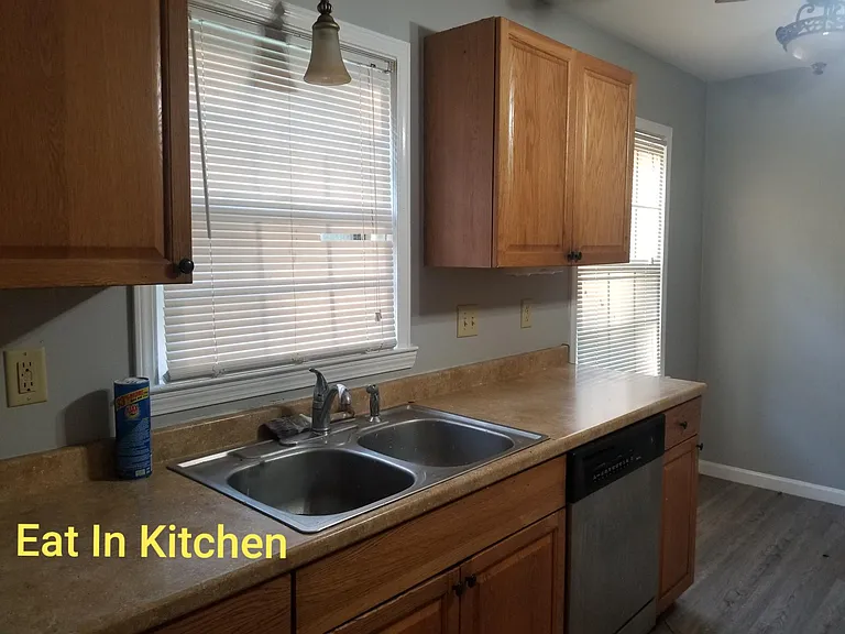 4825 Rolling Fields Dr — Photo 4