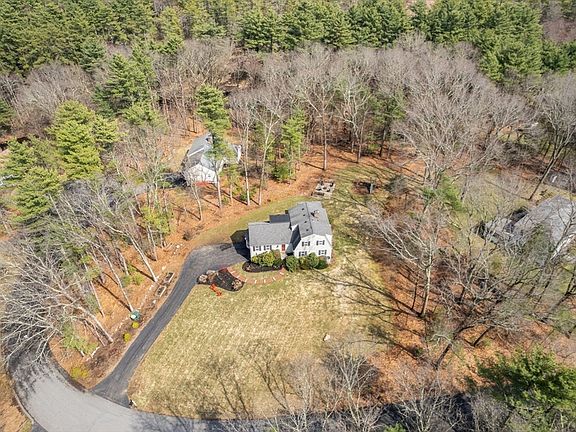 3rd image of 30 Oak Hill Rd