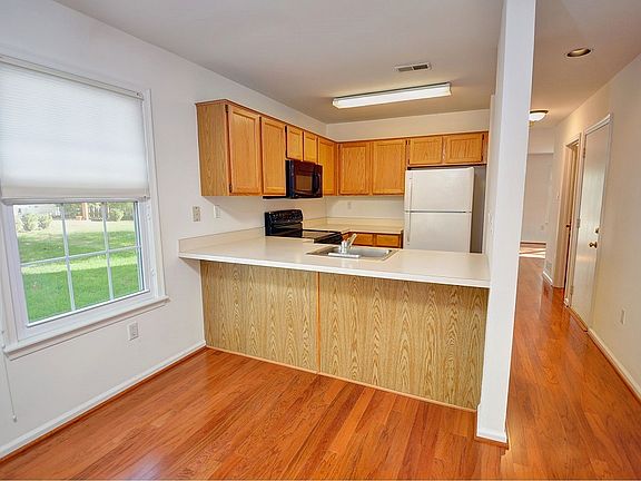 2nd image of 4900 Congress Ct