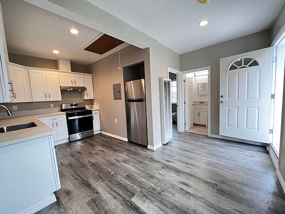 3rd image of 6109 Del Amo Blvd