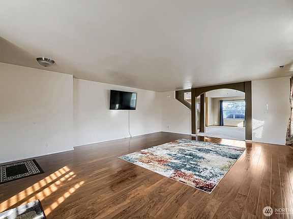4th image of 7815 147th Street E