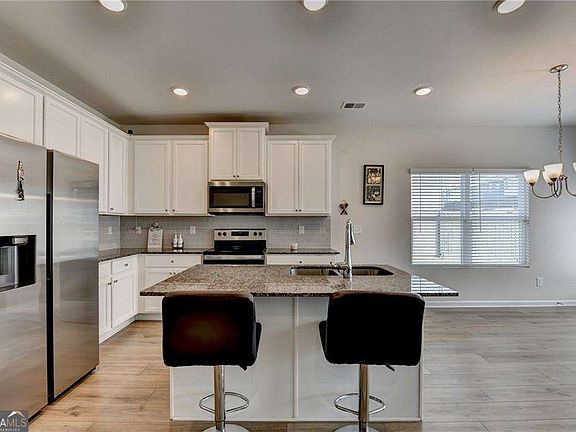 5th image of 120 Buckingham Ln