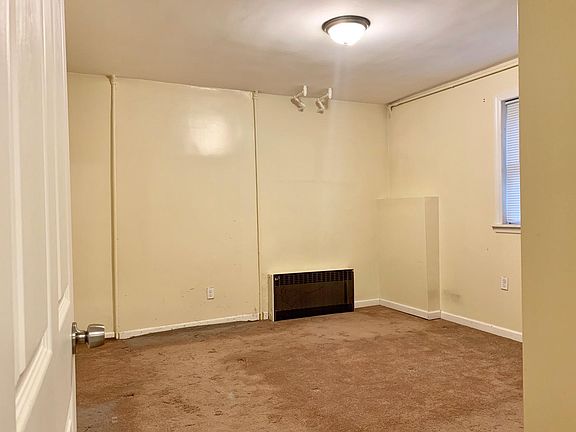 2nd image of 1631 Allerton Ave #1