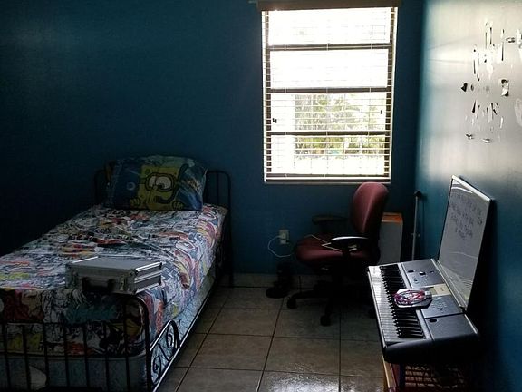 4th image of 1301 NE 151st St