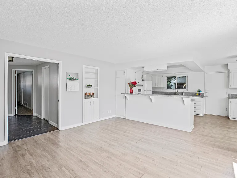 Huntington Villas — Photo 22