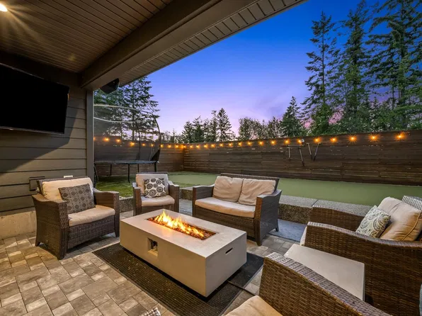 1586 Crown Isle Blvd, Courtenay, BC V9N 0G3