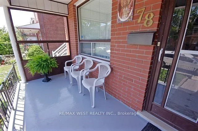 Building Photo - 78 Millicent St #UPPER