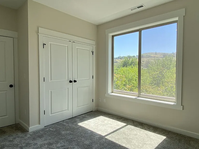 112 Southshore Ave — Photo 31