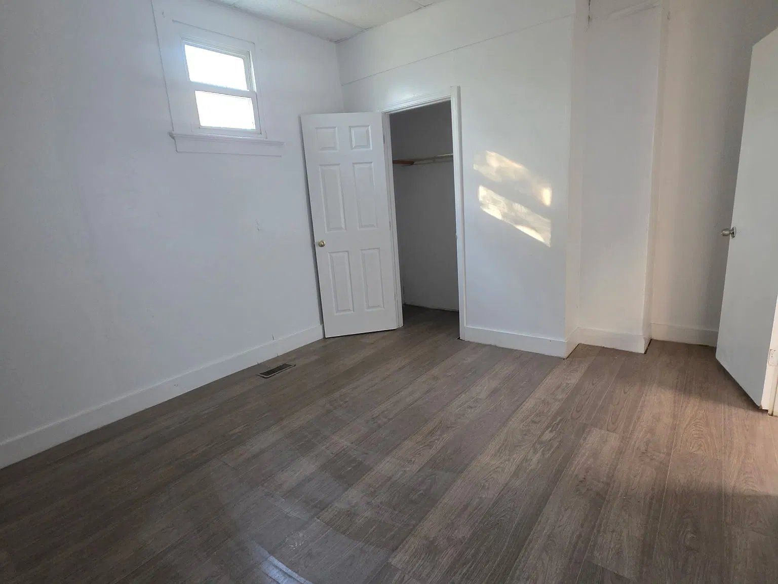 2 bed, 1000 sqft, $745 — Photo 3