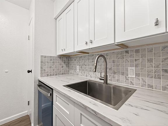 3rd image of 12500 Sandpiper Dr APT 5