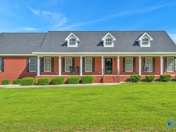 211 Dilbeck Rd E, Rainsville, AL 35986