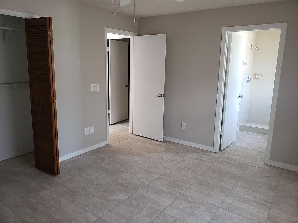 1st image of 3240 Bloomingdale Villas Ct
