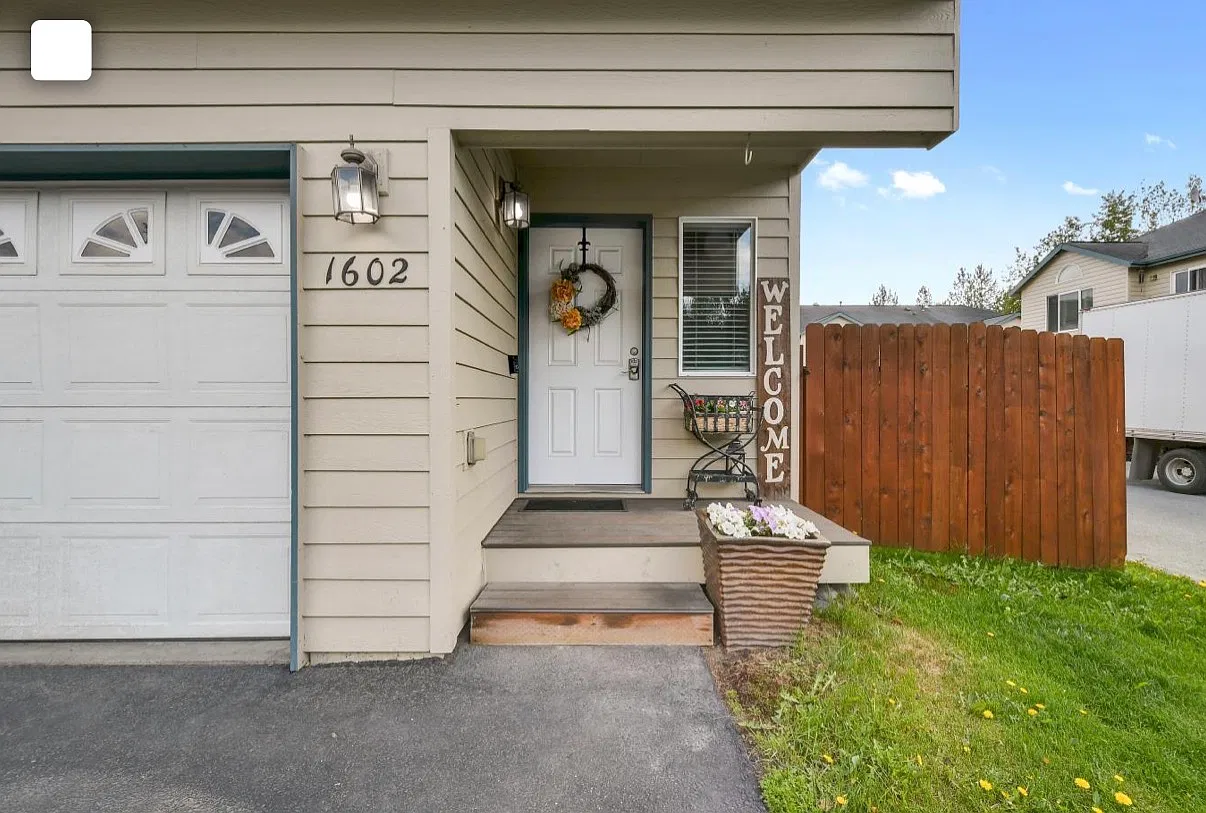 3 bed, 1366 sqft, $2,700 — Photo 1