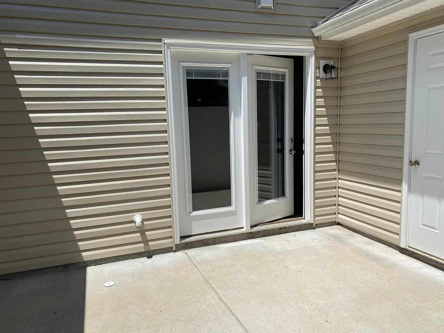 2 bed, 1128 sqft, $1,600 — Photo 4