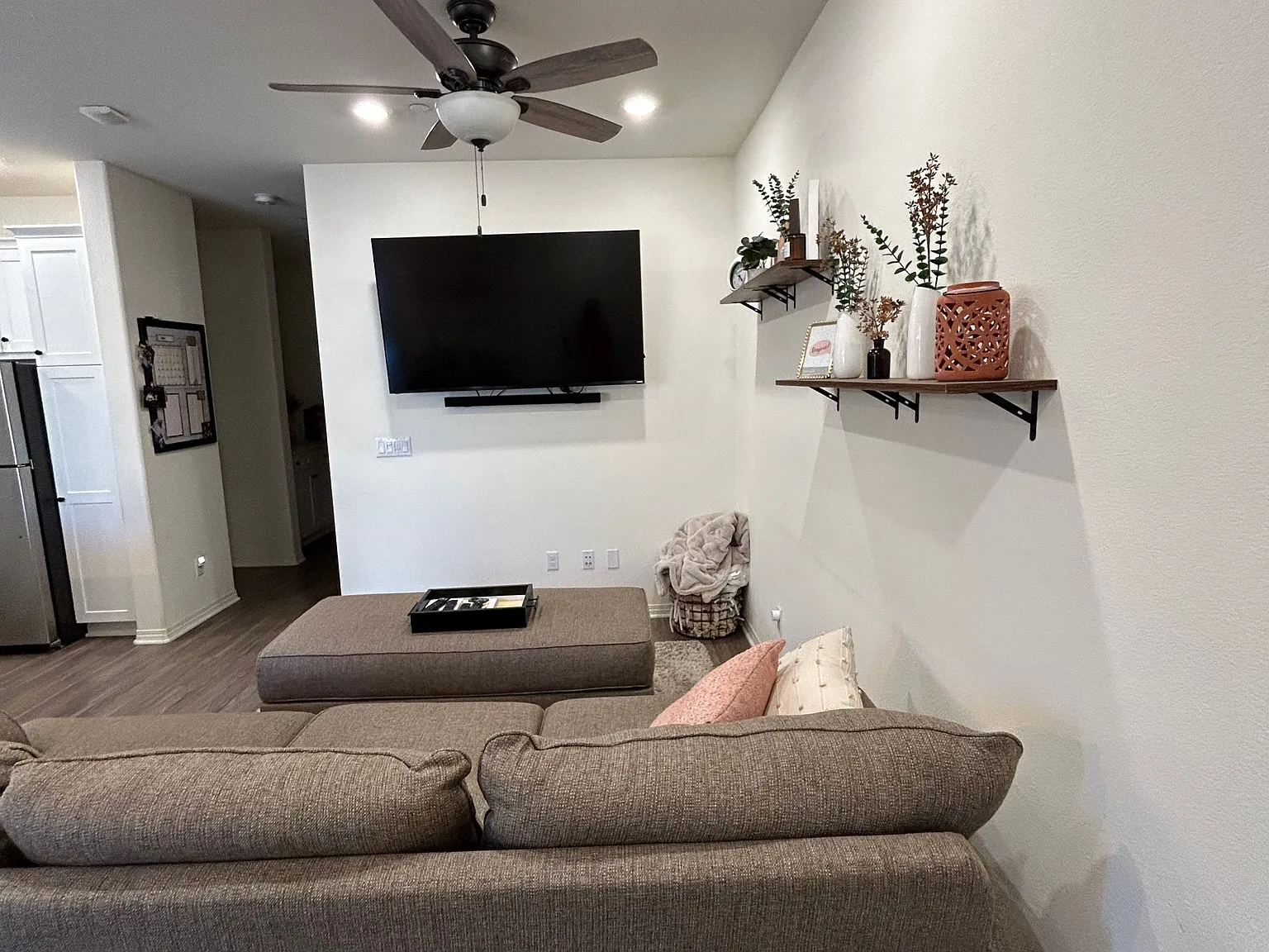 3 bed, 2.5 bath, 1396 sqft, $2,750 — Photo 2