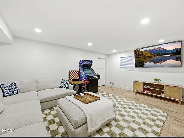200 Aspen Dr — Photo 4