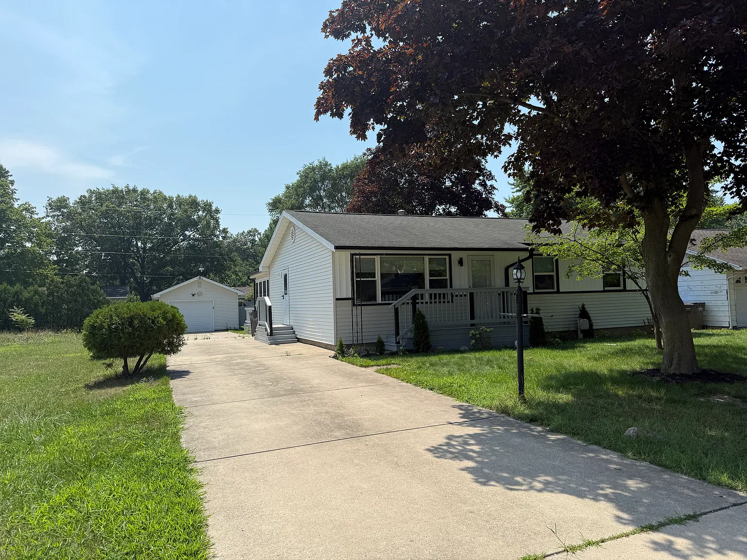 3 bed, 1135 sqft, $2,975 — Photo 2