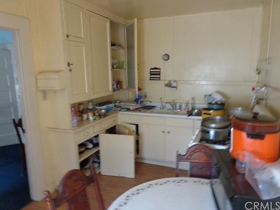 4th image of 1125 W 61st St
