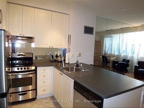 4th image of 555 Yonge St #401