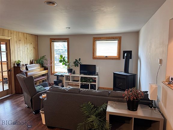 4th image of 212 E 3rd Ave