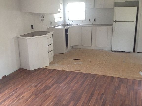 3rd image of 439 S Greenway Dr