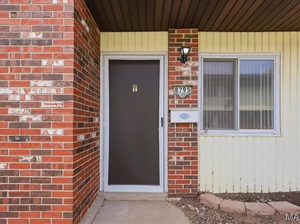 8795 Sieloff Dr, Hazelwood, MO 63042