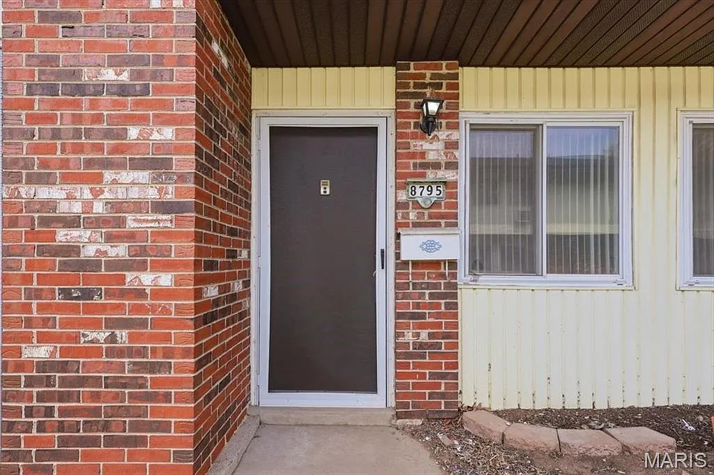 8795 Sieloff Dr photo 1