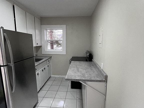 5th image of 448 Arnley St #1