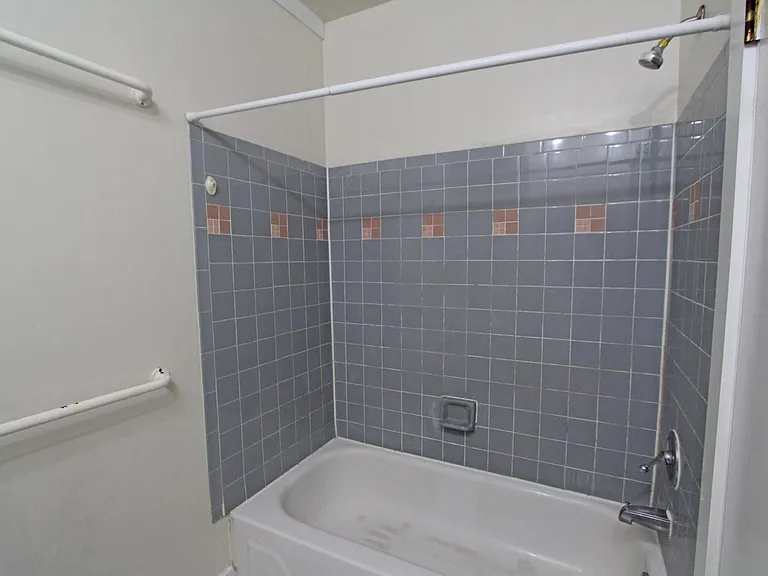 100 E Price St — Photo 20