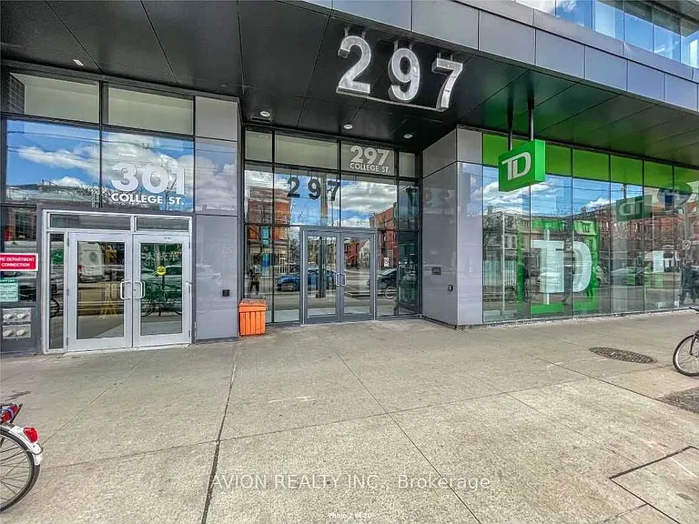 297 College St #1015 — Photo 16