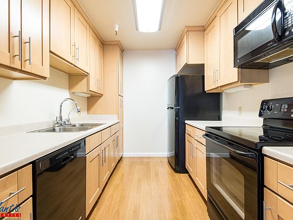 4th image of 724 Oak Grove Ave #8