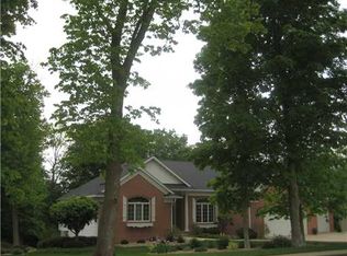 155 Tullymore Dr, Robins, IA 52328