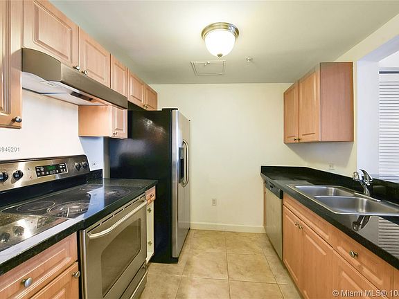 4th image of 2600 SW 27th Ave APT 505