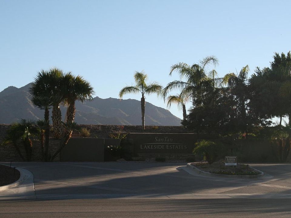 San Tan Lakeside Estates Entrance 2